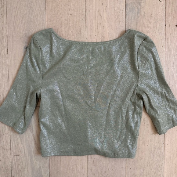 Express Crop Top - Picture 2 of 3